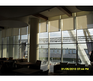 Фото Рулонные шторы на панорамные высокие окна (Арт 9331)